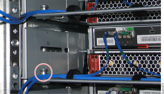 Cable tray spring-loaded latch